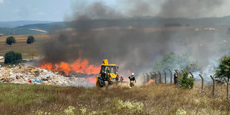 Tuzla'da otluk alanda yangın