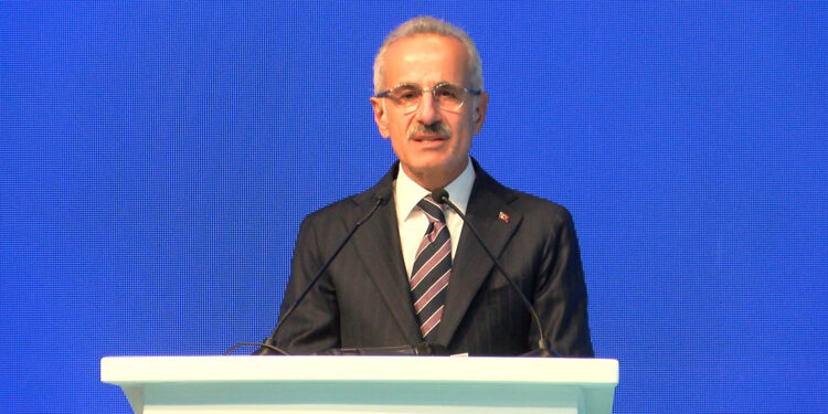 Uraloğlu duyurdu; Gemilerden alınan harçlara muafiyet