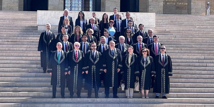 Uyuşmazlık Mahkemesi üyelerinden Anıtkabir'e ziyaret