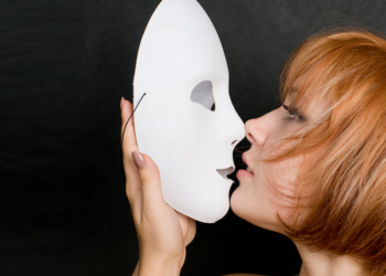 Boynumuzdaki pranga: Yalanımız