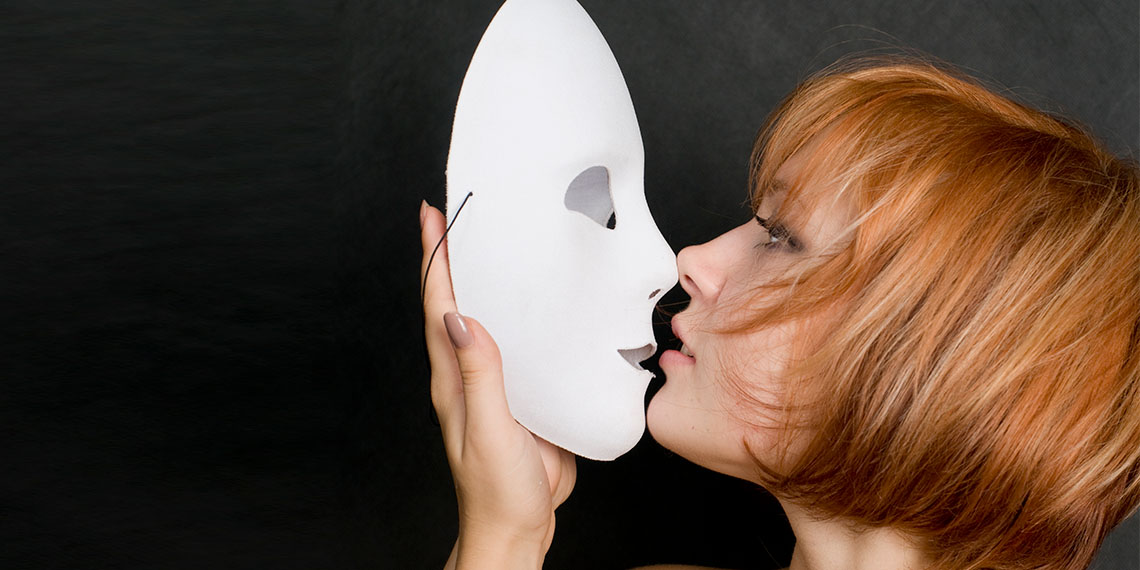 Boynumuzdaki pranga: Yalanımız