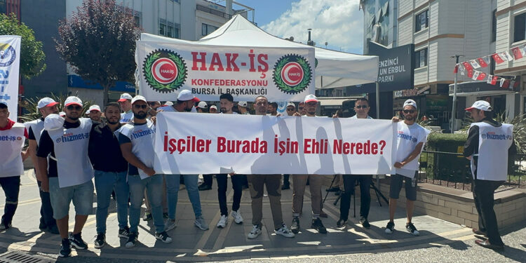 Yalova Belediyesi'nde işten çıkarılan 89 personel eylem yaptı