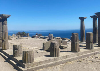 Yangında etkilenen Assos Ören Yeri yeniden ziyarete açıldı
