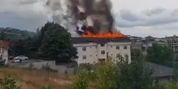 Yurt lojmanında yangın; 1 kişi dumandan etkilendi