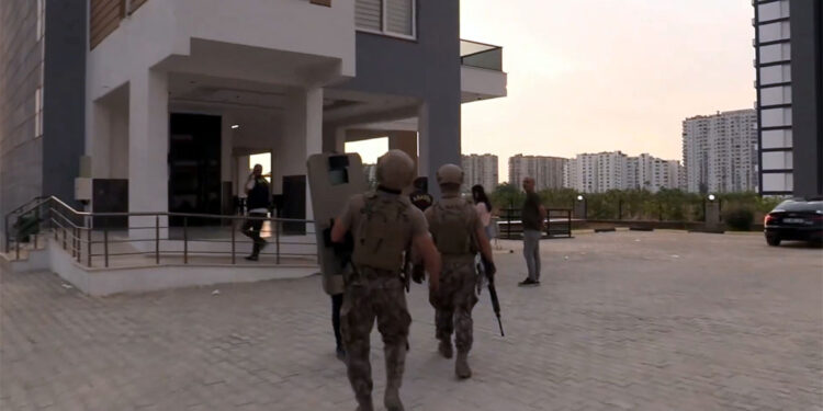 19 ildeki 'Düğüm-1' operasyonlarında 88 şüpheli yakalandı