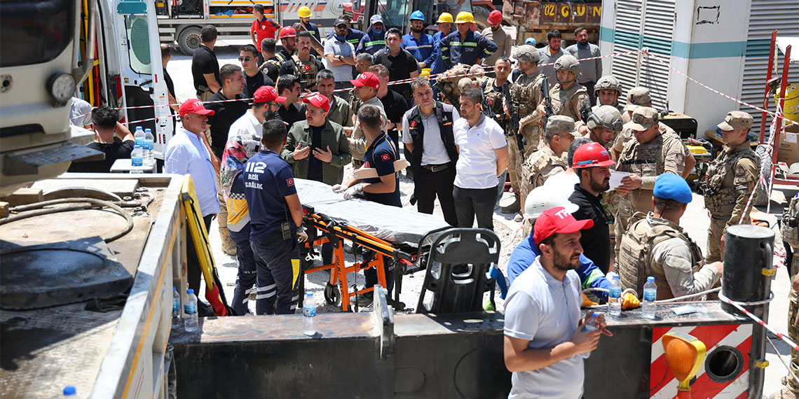 Gabar'da sondaj kulesi devrildi