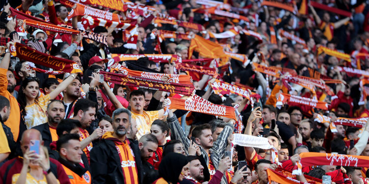 En başarılı kulübün renklerini giymekten mutluyum