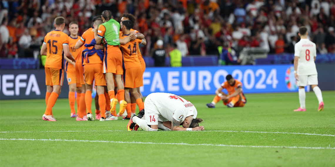 Hollanda Teknik Direktörü Ronald Koeman, “Bütün ülke için özel bir his diye düşünüyorum. Biz küçük bir ülkeyiz ve yarı finale kaldık. İngiltere ile oynayacağız. Gerçekten gurur duyacağız. Bu akşam biraz zorlandık ama bizim için basit bir başarı olmadı. Türk Milli Takımı bugün ellerinden geleni yaptı” dedi.