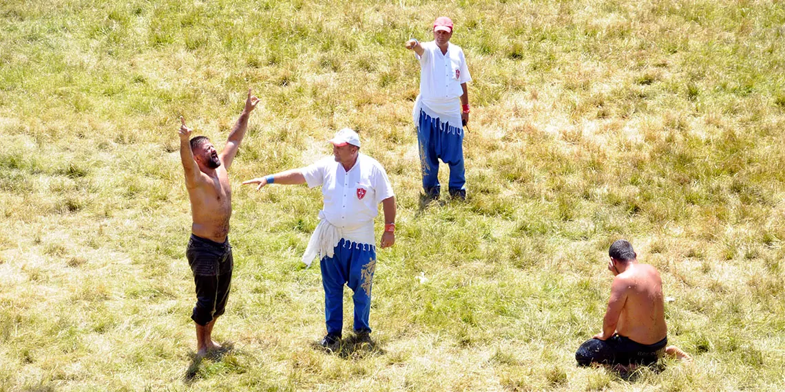 Edirne'de devam eden 663'üncü tarihi kırkpınar yağlı güreşleri'nde, yarı finale kalarak adını son dörde yazdıran başpehlivanlar belli oldu.