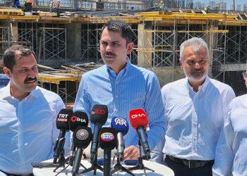 Deprem bölgelerinde evine girmeyen hiçbir vatandaşımız kalmasın