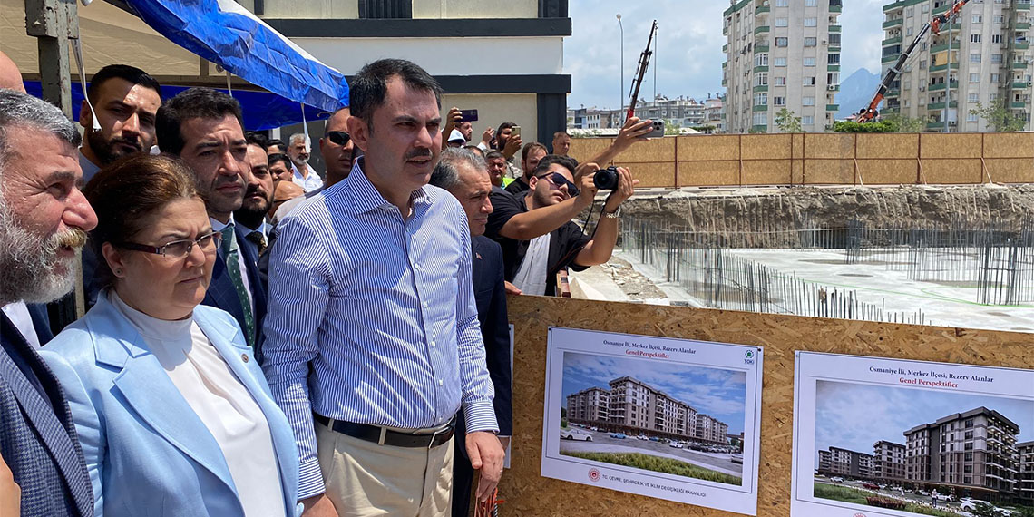 Çevre, Şehircilik ve İklim Değişikliği Bakanı Murat Kurum, Yıl sonuna kadar en az 200 bin konutu 11 ilde teslim edeceğiz" dedi.