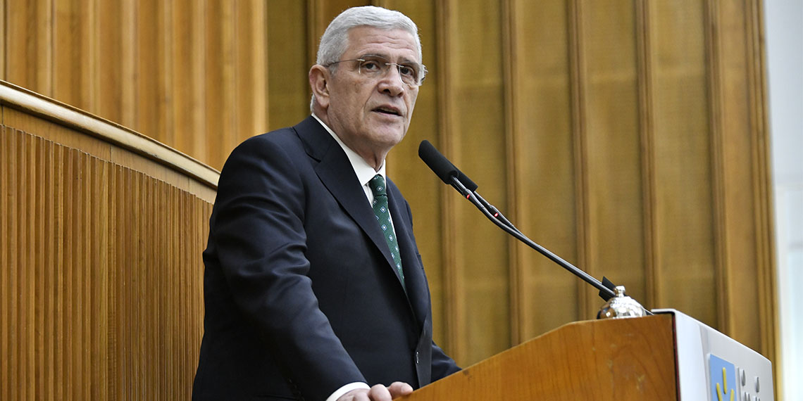 İYİ Parti Genel Başkanı Müsavat Dervişoğlu'ndan siyasi partilere sığınmacı mutabakatı çağrısı. Siyasi partileri milli mutabakata davet eden Dervişoğlu, yapılması gerekenleri 6 maddede sıraladı.