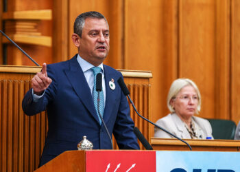 Bu akşam saat 21:00'de ayağa kalkın