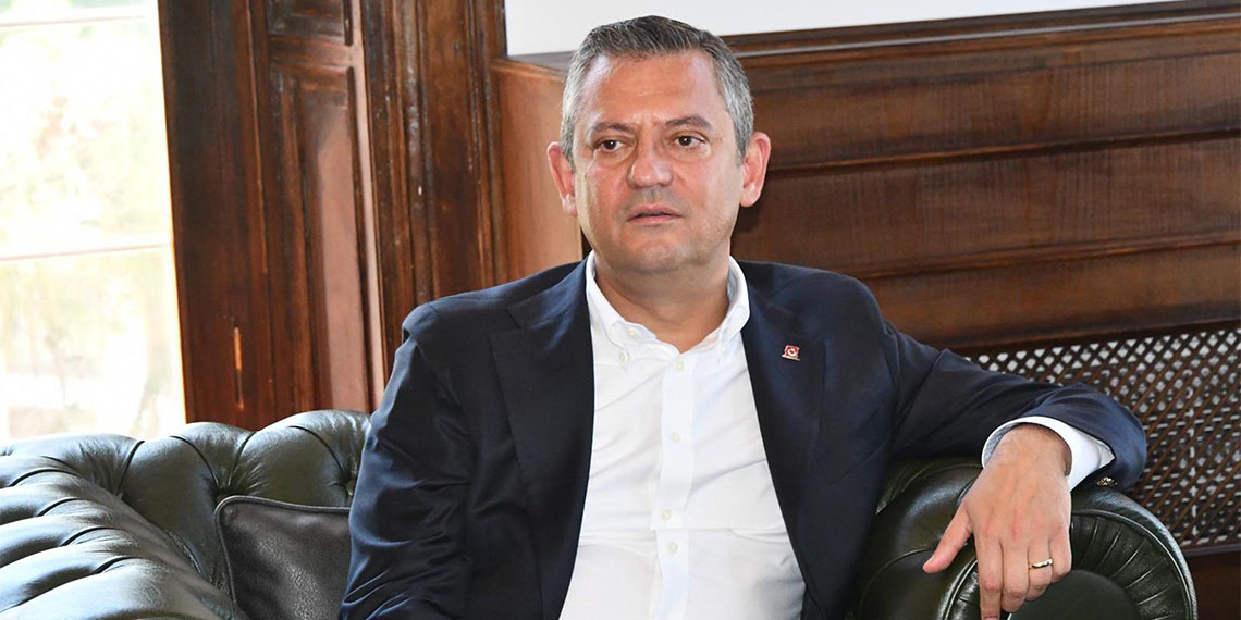 CHP Genel Başkanı Özgür Özel, "Buradan tekrar ediyoruz. Ya asgari ücrete zammı verecekler ya da biz söke söke alacağız. Zamları yaparsanız sorunlar bitmez ama hiç olmazsa birazcık geçim olur. Ama geçim olmazsa yakında seçim olur" dedi.