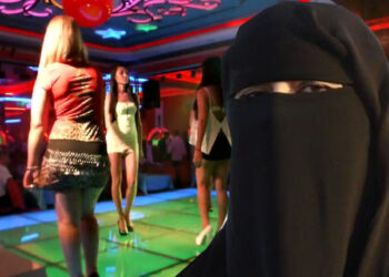 Laikliğin çarpıklığı: Konya'da aşırı dindarlık ve pavyon çelişkisi