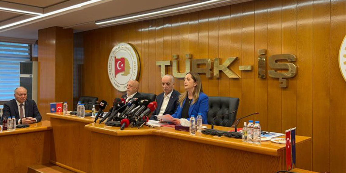 DİSK Genel Başkanı Arzu Çerkezoğlu tarafından Türk-İş Genel Merkezi'nde basın toplantısı düzenlendi. Çerkezoğlu, "İnsan onuruna yaraşır bir yaşam talep ediyoruz" dedi.