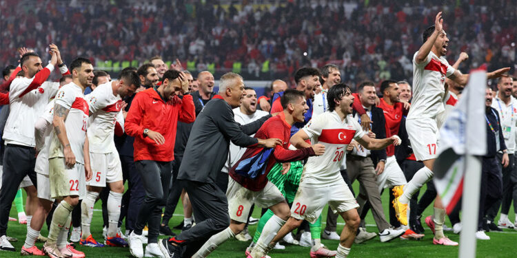 Taraftarlarımızı sokakta görmek bizi mutlu ediyor