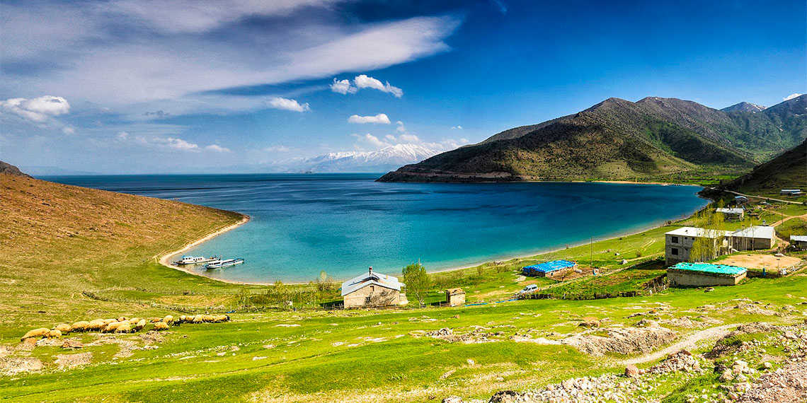 Van'ın doğası, sıcak havalarda ziyaretçilerini serinletiyor