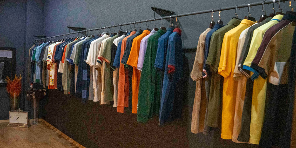 İzmir Büyükşehir Belediyesi Meslek Fabrikası, özellikle gençlere ve kadınlara yönelik mesleki ve teknik kurslarıyla istihdam kapılarını aralıyor. Meslek Fabrikası aracılığıyla son 3 ayda 130 kişi çeşitli sektörlerde istihdam edildi.