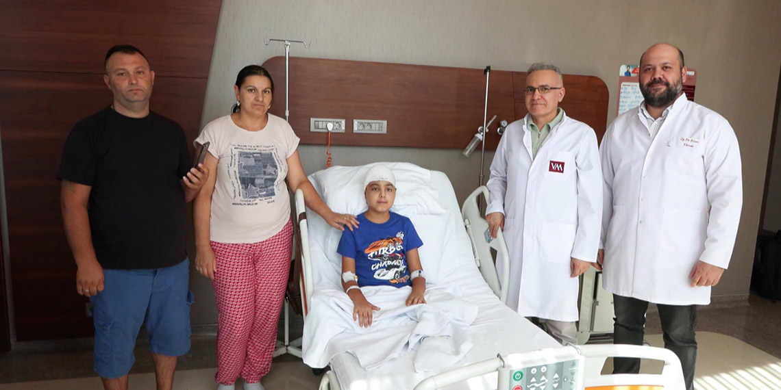 12 yaşındaki Anton beyin tümöründen Türkiye’de kurtuldu