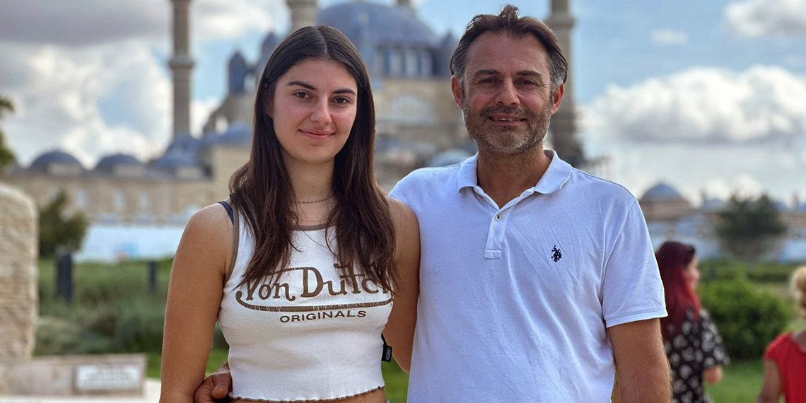 16 yaşındaki Gülafer Cumert, Almanya'da belediye meclis üyesi seçildi