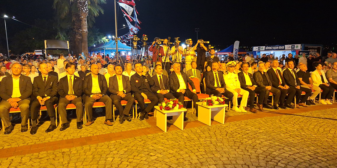 17 Ağustos depreminin 25'inci yılında Gölcük'te anma töreni düzenlendi