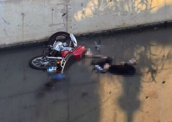 2 arkadaş, devrilen motosiklet ile sulama kanalında ölü bulundu
