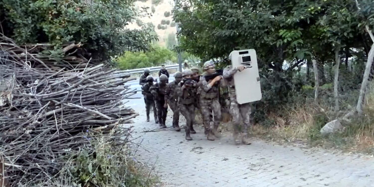 Gürz-10 operasyonlarında 119 şüpheli yakalandı