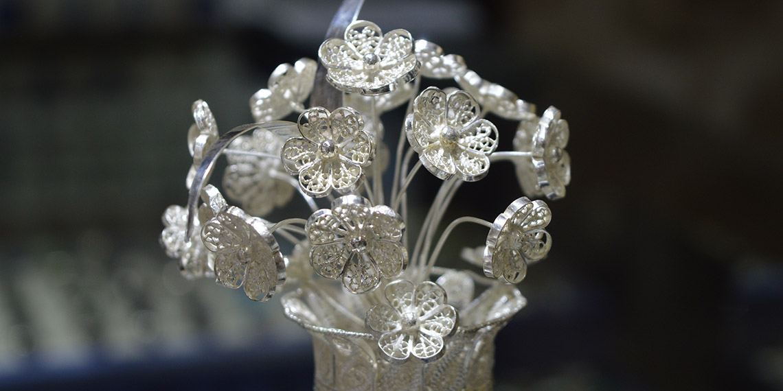 5 bin yıllık telkari sanatını yaşatıyor; Obama ve Putin için de çalışma yaptı