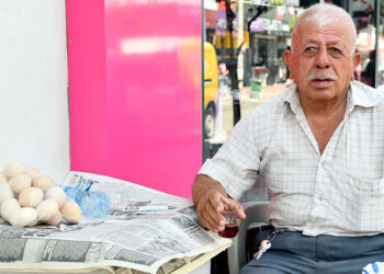 52 yıldır köylüden takasla aldığı ürünleri satıyor