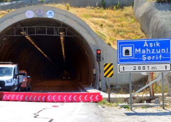 6 Şubat depreminde beton blokları oynayan tünel, yeniden trafiğe kapatıldı