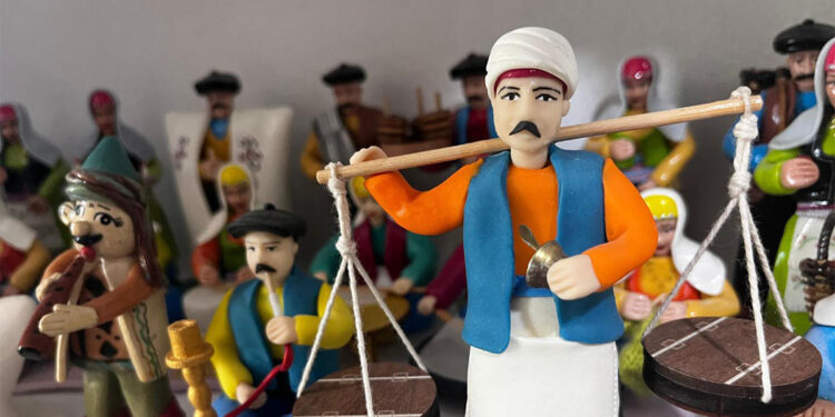 81 ilden topladığı 2 binden fazla ürünle evini müzeye çevirdi