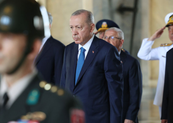 Cumhurbaşkanı Erdoğan, YAŞ üyeleriyle Anıtkabir'i ziyaret etti