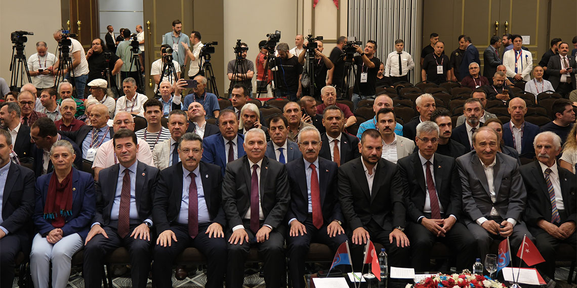 Trabzonspor Başkanı Ertuğrul Doğan, "50 yıldır Süper Lig’deyiz, buraya inadımızla geldik ve hiçbir yere gitmiyoruz. Aksine yolumuz belli; ileri, hep ileri" dedi.