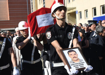 Şehit olan polis memuru Ahmet Şahan için tören