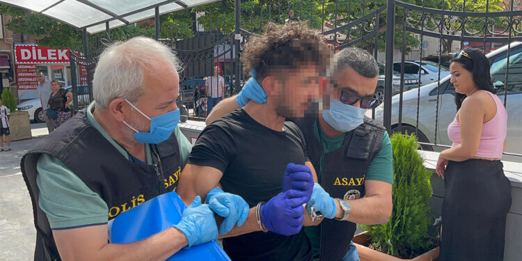 Köpeğe şiddeti görüntüleyen kişileri tehdit etti, gözaltına alındı