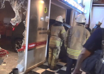 Silivri'de oto galeride patlama