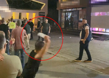 Kozmetik ve kahve zinciri şubelerine saldırı