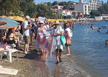 Foça'da 'Kıyılar Halkındır' eylemi
