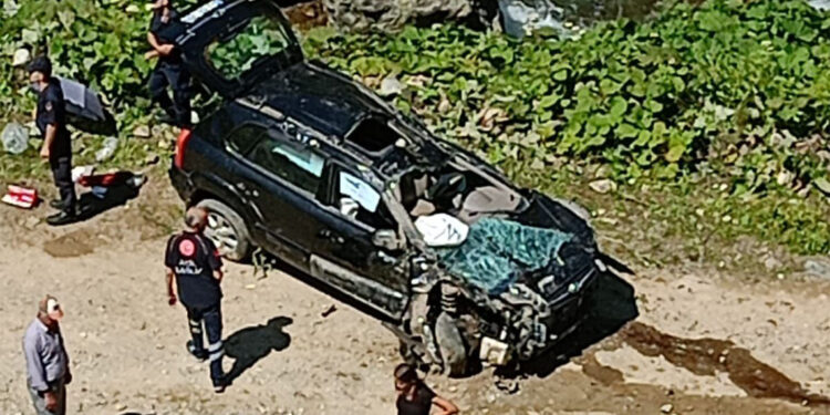 Rize'de cip uçuruma yuvalandı; Ölü ve yaralılar var