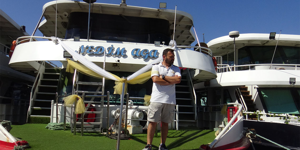 Atlas, Hint, Pasifik Okyanusu ve Akdeniz'de görülen, boyu 2 metreyi, ağırlığı ise 600 kilogramı bulan dünyadaki en büyük sürüngenlerden deri sırtlı deniz kaplumbağası ilk kez İstanbul Boğazı'nda görüntülendi.