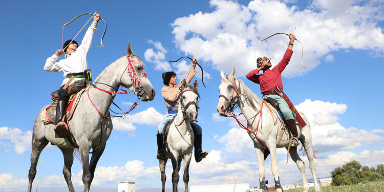 Koruma altındaki çocukların Atlı Okçuluk başarısı