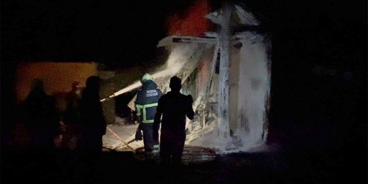 Bursa'da yangına müdahale eden itfaiyecilere saldırı