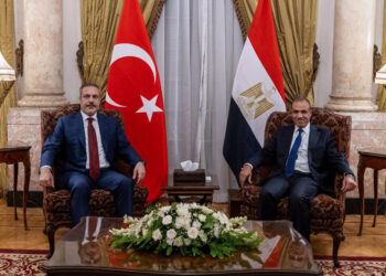 Savaş suçlularının yeri parlamento kürsüsü olamaz