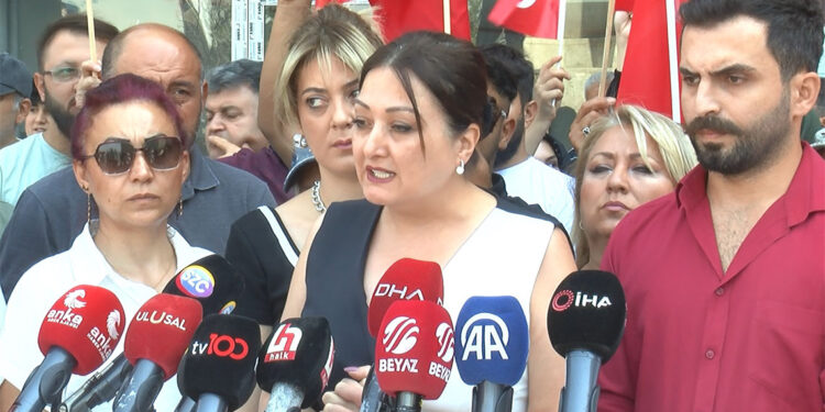 Ankara'da kuaförlerden pazar günü kapanmaya tepki