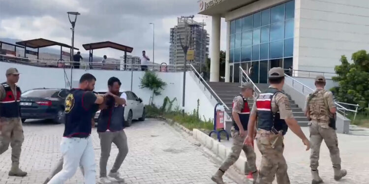 Balıkçı malzemeleri satan esnafın cinayet şüphelisi arkadaşı çıktı