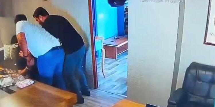 Kardeşinin katil olmasını engellemeye çalışırken ölümüne neden oldu