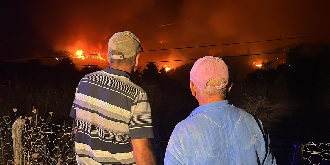 Muğla Milas'ta orman yangını çıktı. 350 nüfuslu Çakıralan Köyü tedbir amaçlı boşaltıldı. Çok acı bir yangın, maalesef bölgede çok büyük kayıp var.