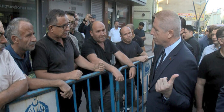 İETT otobüsünün 4 katlı binaya çarptığı olay yerinde inceleme