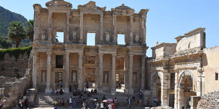 Efes Antik Kenti en çok ziyaretçi ağırlayan müze oldu